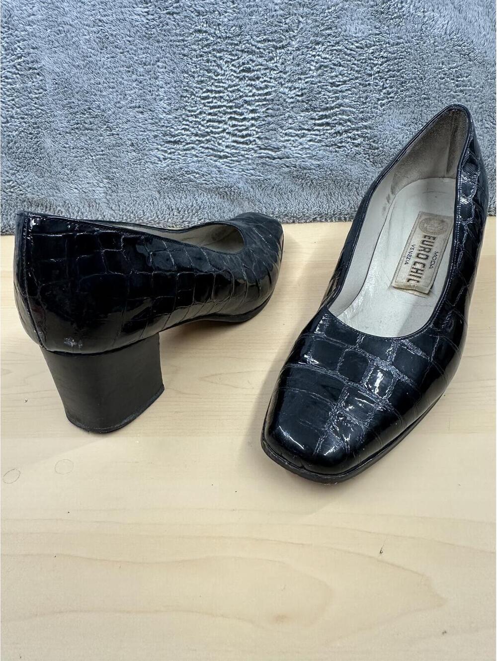 Euro Chic Black Patent Croc Embossed Block Heel Pumps Y2K Vintage Inspired